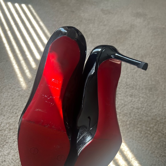 Christian Louboutin - Picture 5 of 10